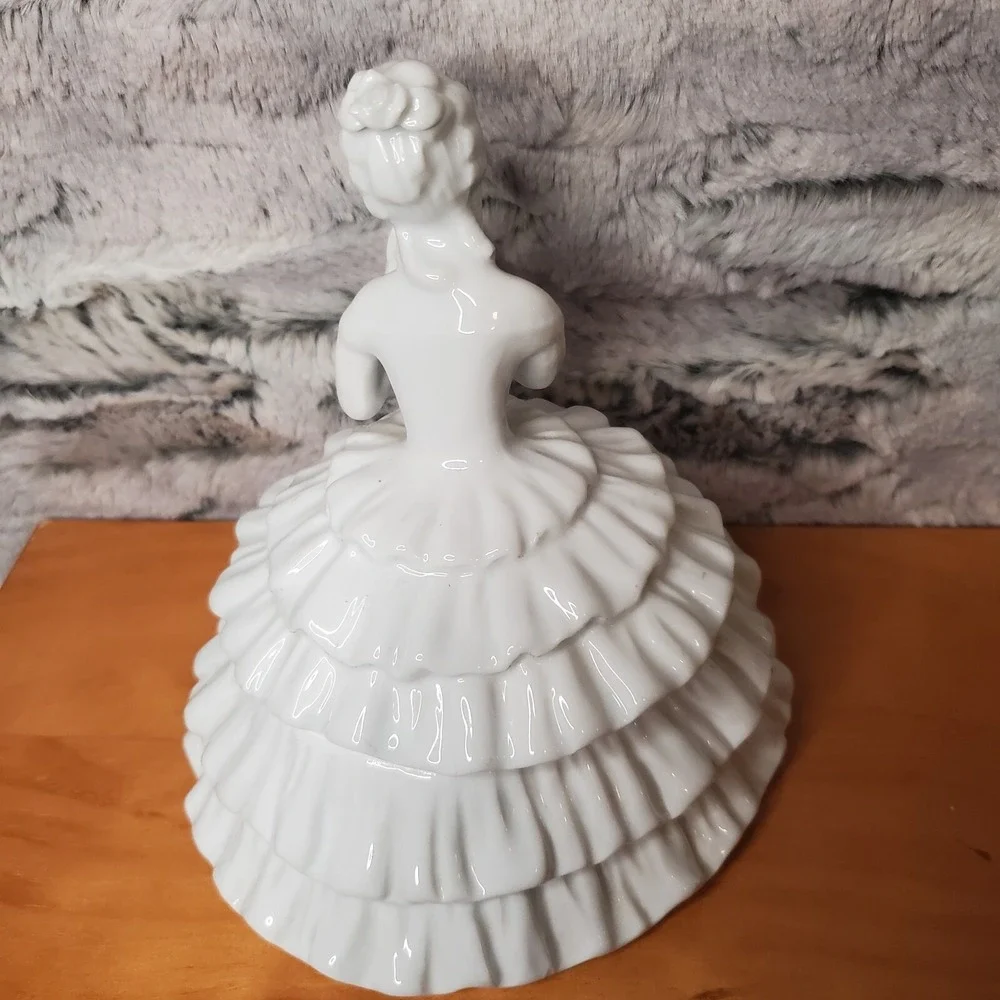 Kaldun Bogle White Porcelain Super Ruffle Belle‎ Dress Trinket Box Covered Dish